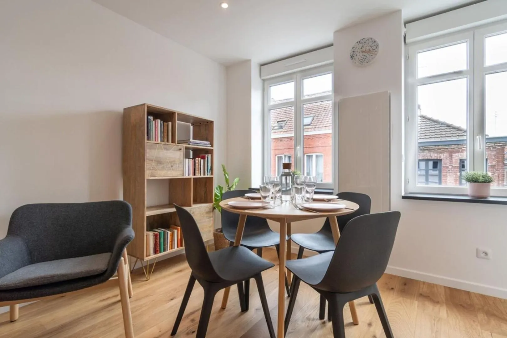 Lille Center Equipped And Bright Apartment